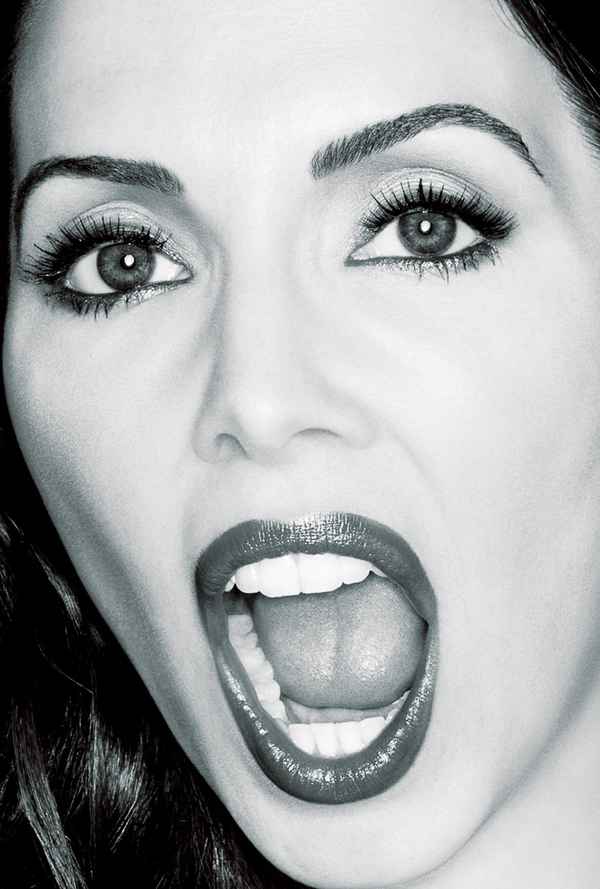 Whitney Cummings: I'm Your Girlfriend Poster 1