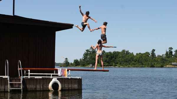 Who Loves the Sun Poster 1