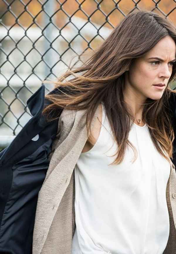 Woman on the Run Poster 4