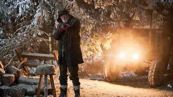 Your Christmas Or Mine? Poster 2