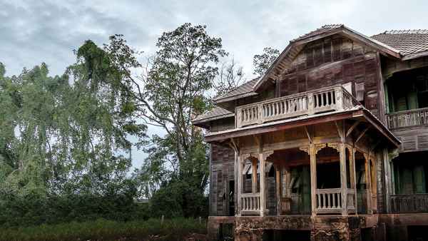 Zombie House Flipping Poster 3