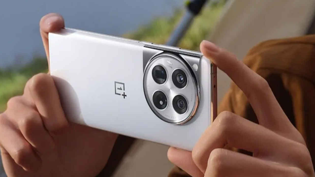 OnePlus 12R VS Google Pixel 8a: नए जमाने के नए फोन्स में आपके लिए कौन सा बेस्ट