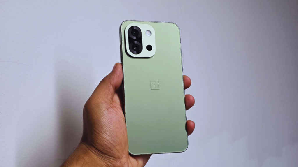 OnePlus 13s vs OnePlus 13R price in India Specification Camera Chipset Battery