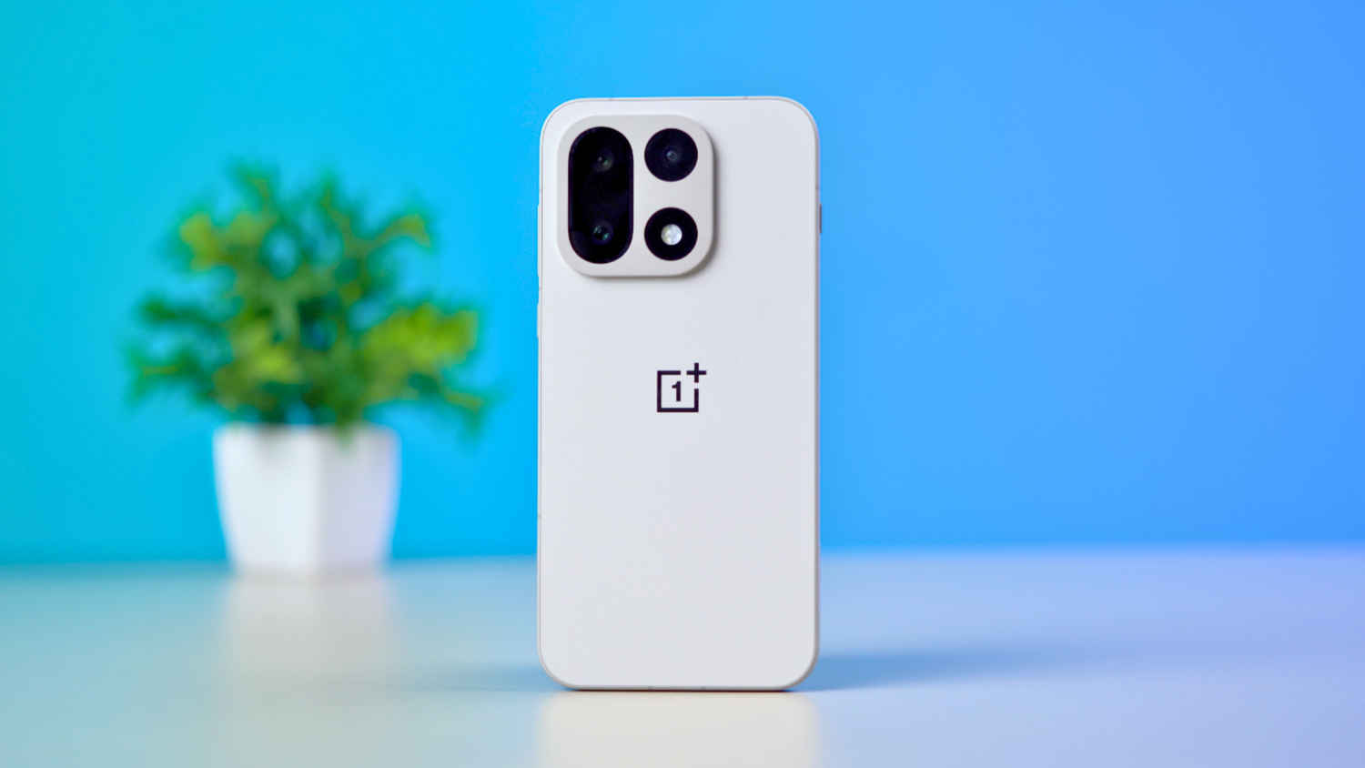 OnePlus 15 Arrives as the Most Complete Flagship Package of the Year