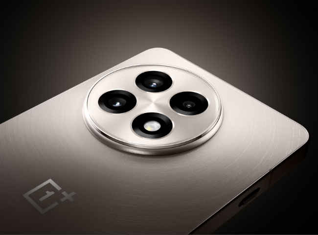 OnePlus 15R के लॉन्च से पहले OnePlus 13R की कीमत धड़ाम, इस जगह मिल रहा धमाकेदार ऑफर