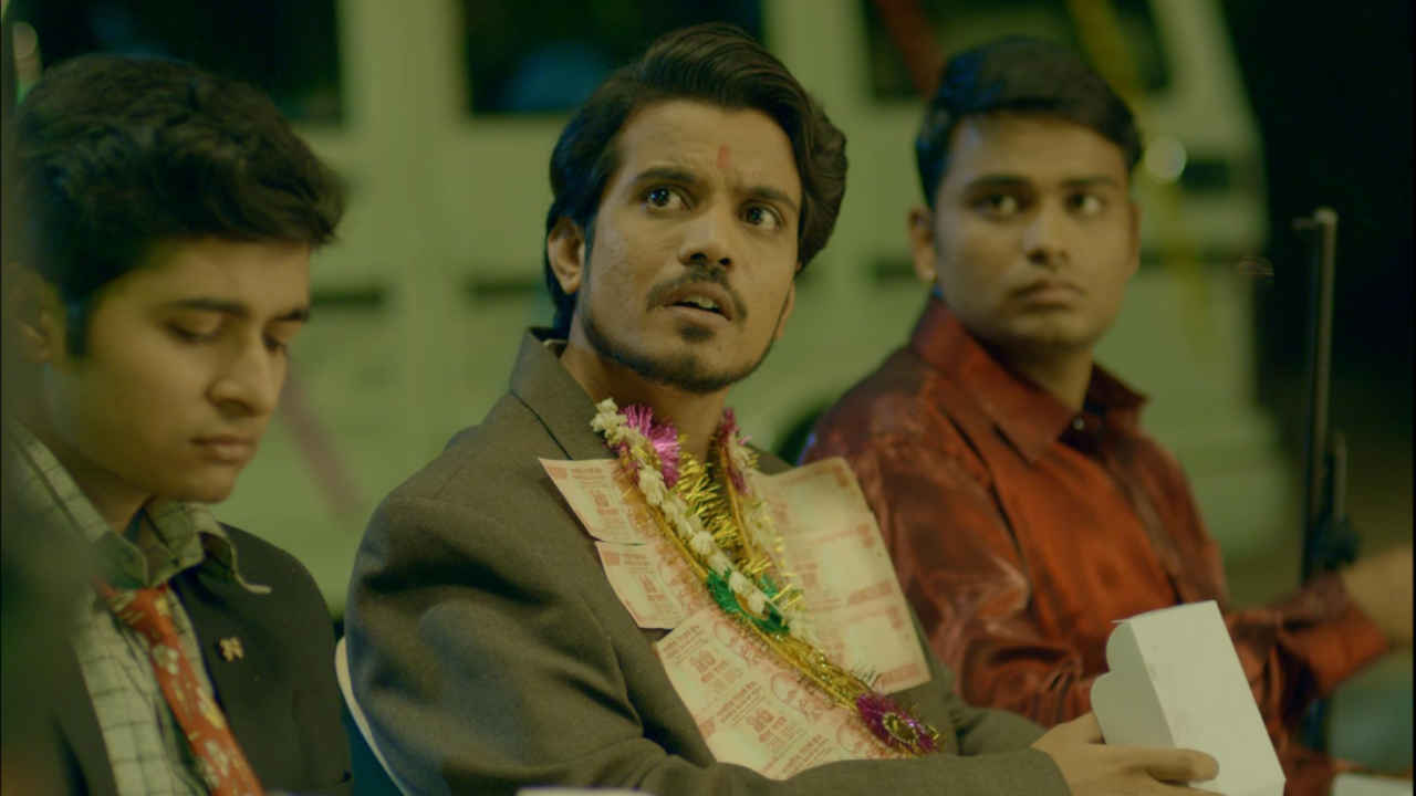 कॉमेडी की बादशाह है 8 एपिसोड वाली ये वेब सीरीज, हंसा-हंसा के कर देती है लहालोट