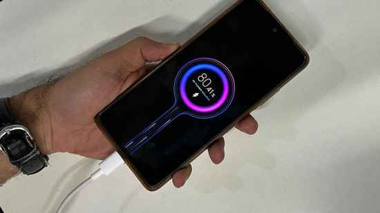 फोन की बैटरी जल्दी खत्म होने से परेशान? फटाफट बदल दें ये 5 सेटिंग, सुबह से रात चलेगा मोबाइल, पहला वाला सबसे जरूरी