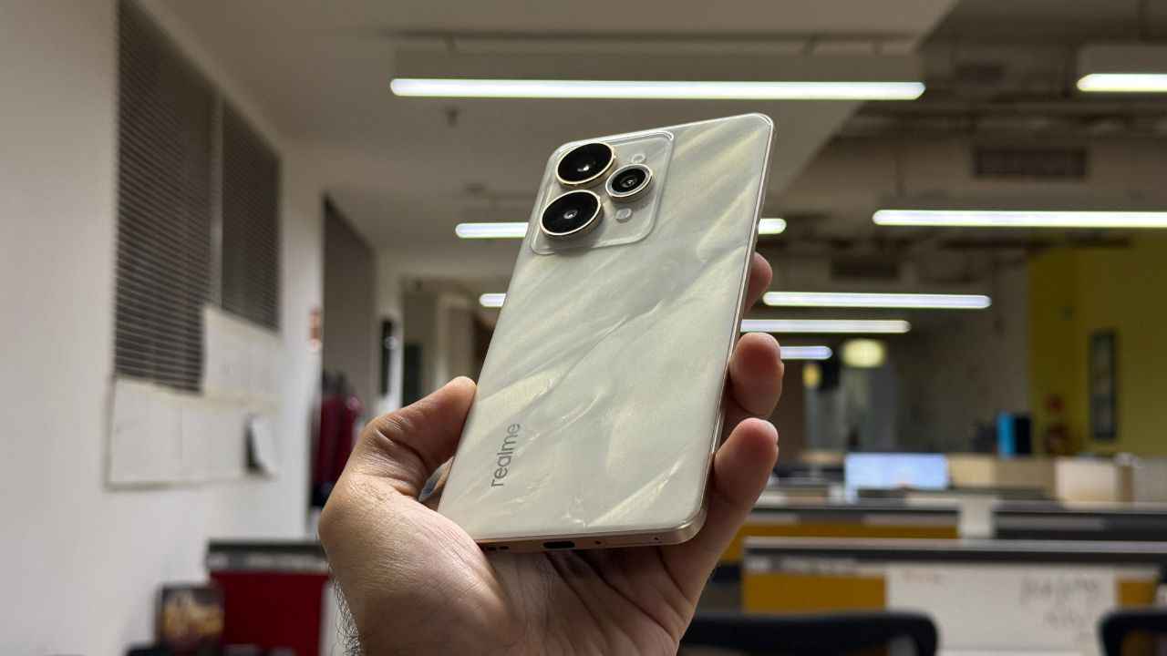 7000mAh বিশাল ব্যাটারি এবং 12GB পর্যন্ত RAM সহ Realme 15 Pro 5G এবং Realme 15 5G ভারতে লঞ্চ, জানুন দাম কত