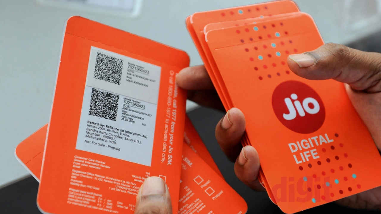 Jio Postpaid Plan: एक किफायती रिचार्ज में पूरे महीने चलेंगी चार SIM, ये प्लान देगा मनोरंजन का फुल डोज़