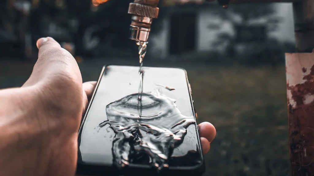 Remove-water-from-smartphone