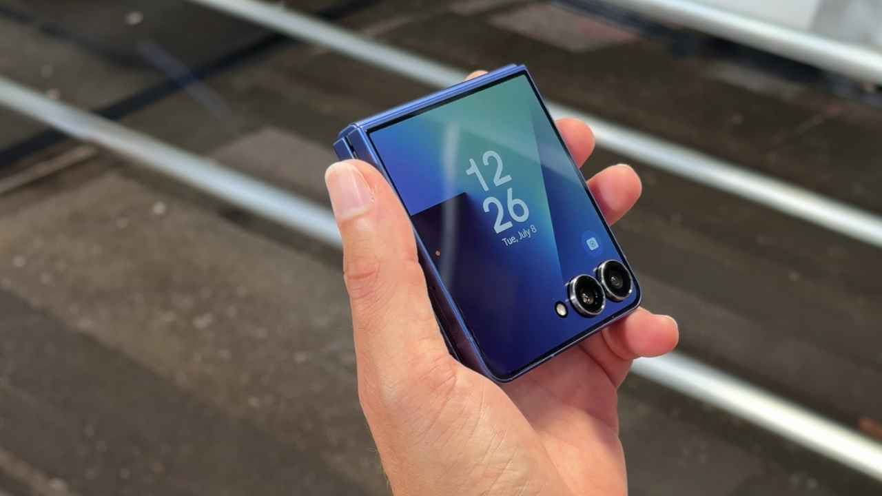 Samsung Galaxy Unpacked 2025: सैमसंग ने नए नवेले Galaxy Z Flip 7 FE से उठाया पर्दा, देखें कैसे हैं फीचर्स