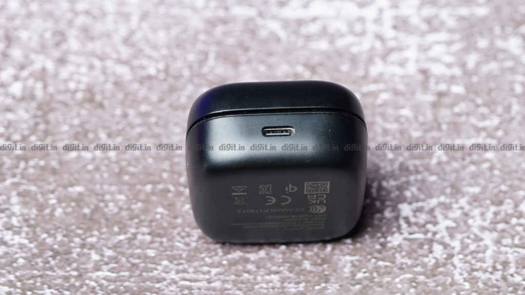 Sennheiser Accentum TWS Review USB-C port