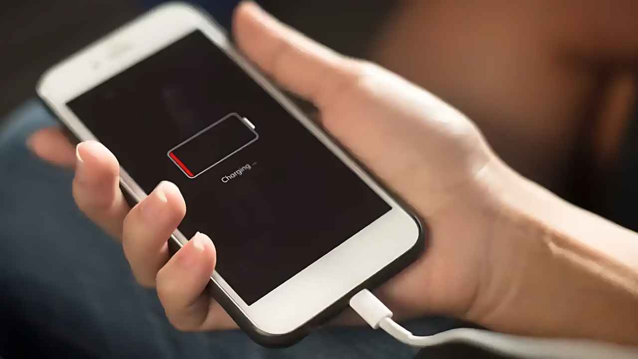 स्मार्टफोन नहीं हो रहा चार्ज? ये 10 तरीके आएंगे आपके काम, चुटकियों में होने लगेगी चार्जिंग