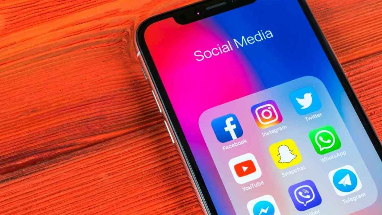 Facebook-Insta, WhatsApp மற்றும் X யில் இந்தியா அதிரடி எச்சரிக்கை போலியான செய்தியை பகிர வேண்டாம் என அறிவுறுத்தியது