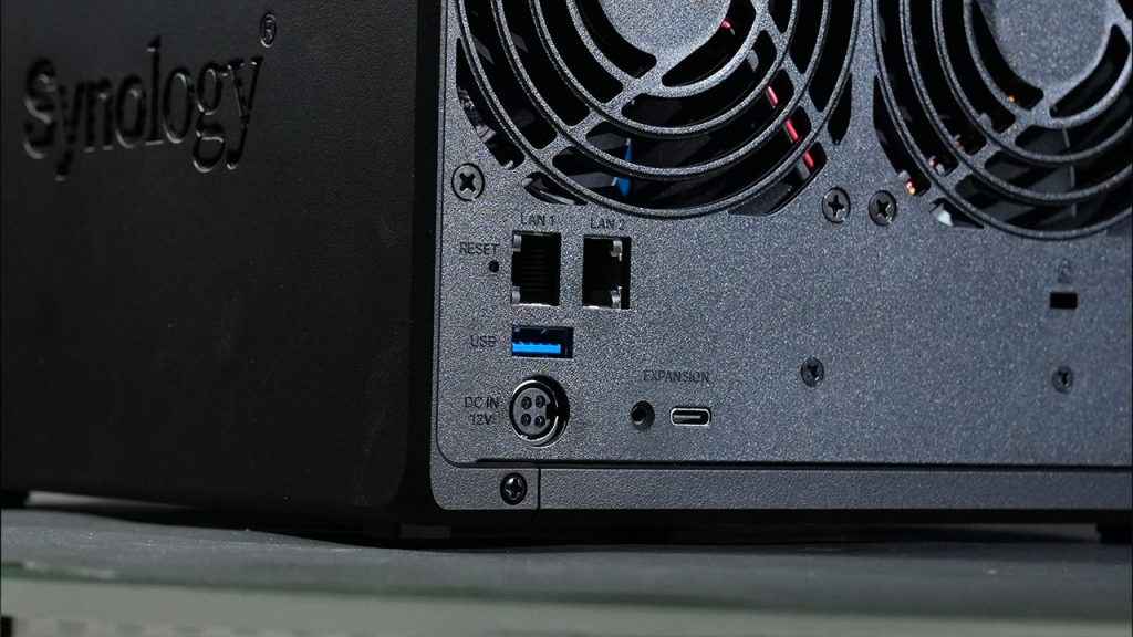 Synology DS925+ featuring dual 2.5 GbE LAN ports for improved network performance and data transfer speeds.