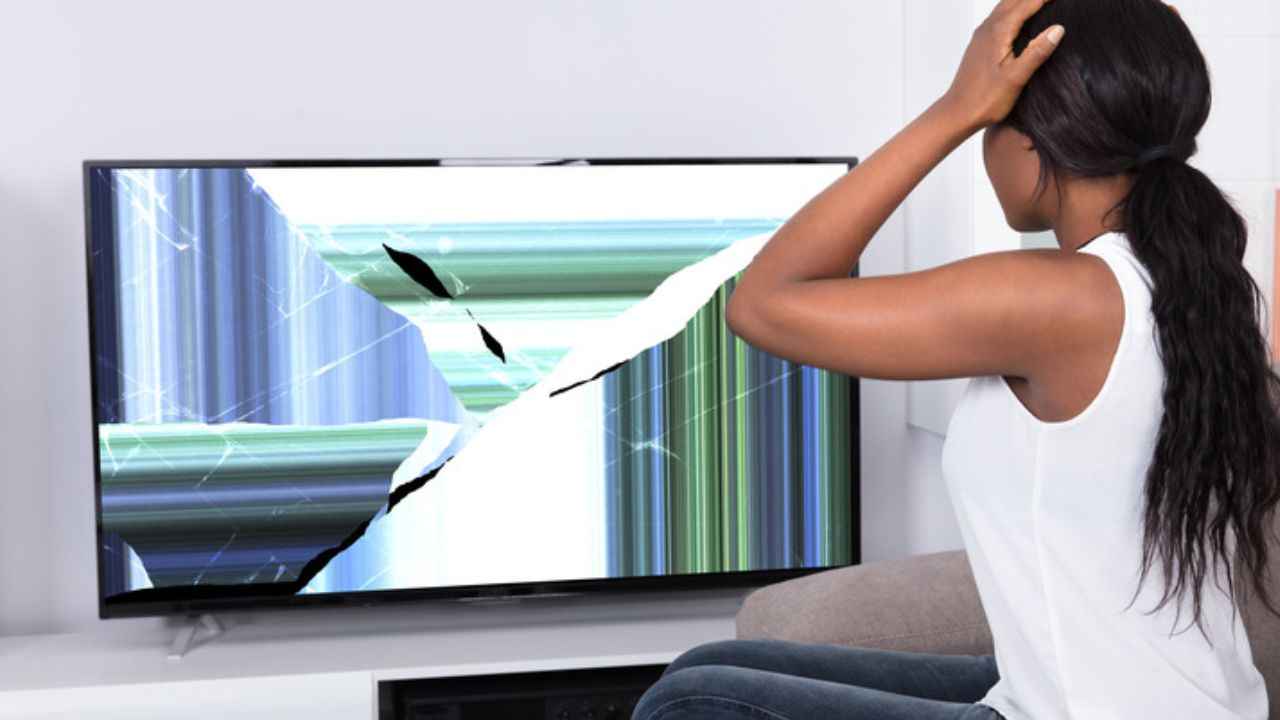 மறந்து கூட உங்களின் TV இந்த பக்கத்தில் வச்சுடாதிங்க 100% ஆகிவிடும் வீனா