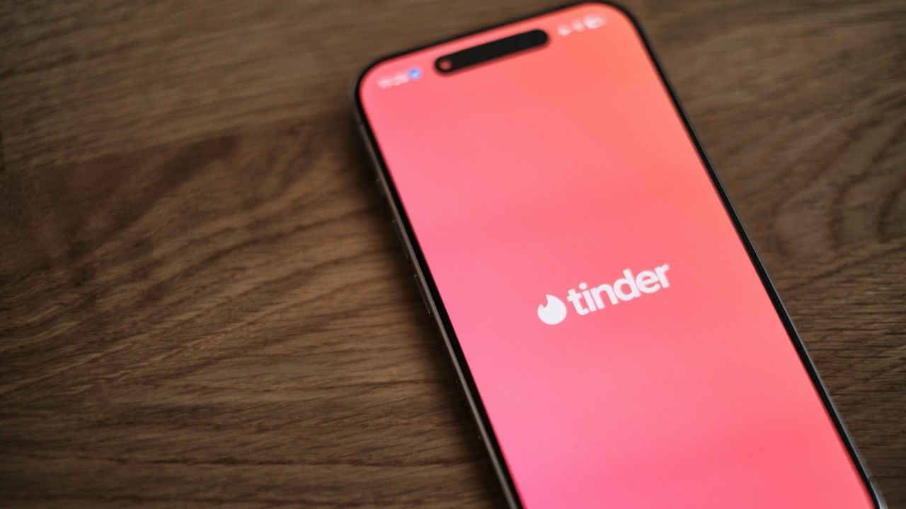 डेटिंग ऐप Tinder लाया खास फीचर, फौरन पता चलेगा सामने वाला असली है या नहीं.. जानें कैसे करता है काम