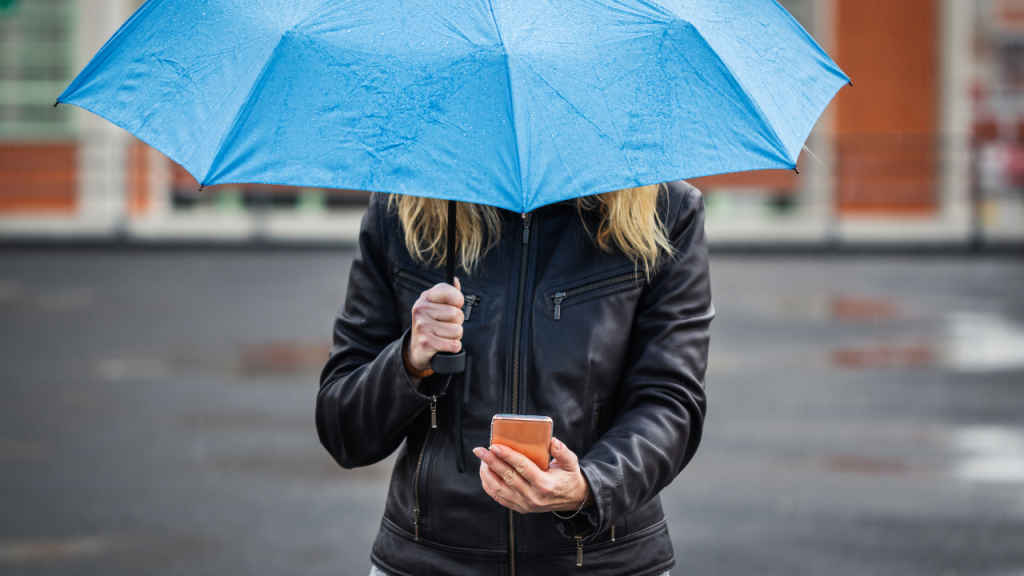 How to protect smartphones during rainy season