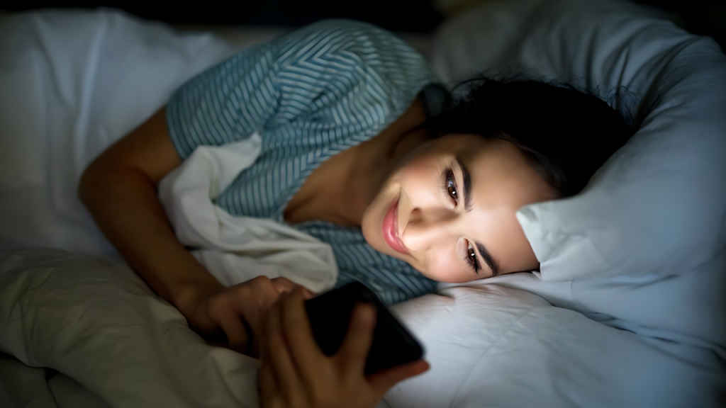 how to prevent eyes from smartphone screen brightness 