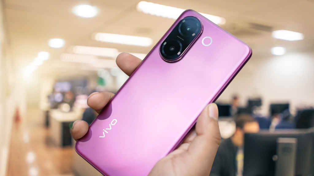 Vivo V60e vs vivo v60 poster