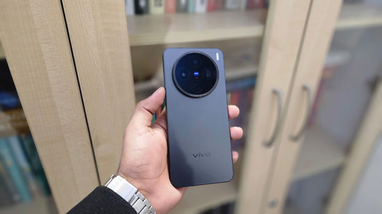 എന്താ ഒരു ഓഫർ! Zeiss 50MP ക്യാമറയുള്ള Vivo 5G ഫോൺ ഇനി മാസം 5000 രൂപയ്ക്ക്
