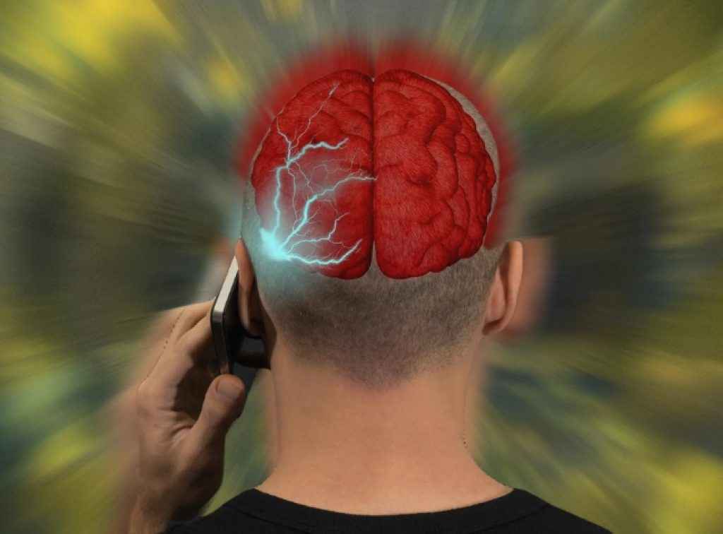 who on mobile phone use does it radiation cause brain cancer