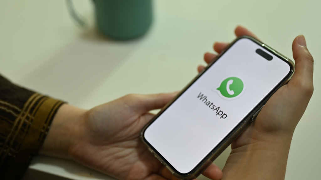 WhatsApp could soon let you share photos & videos without internet connection: Here's how