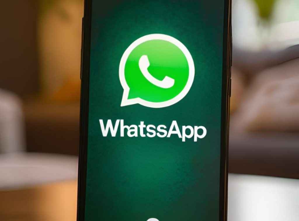 whatsapp mistakes while sharing photos or trolls