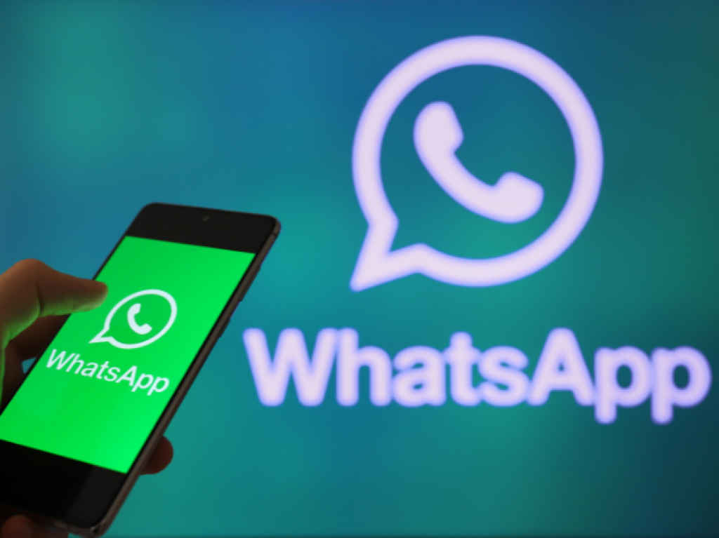 WhatsApp video call with 32 users