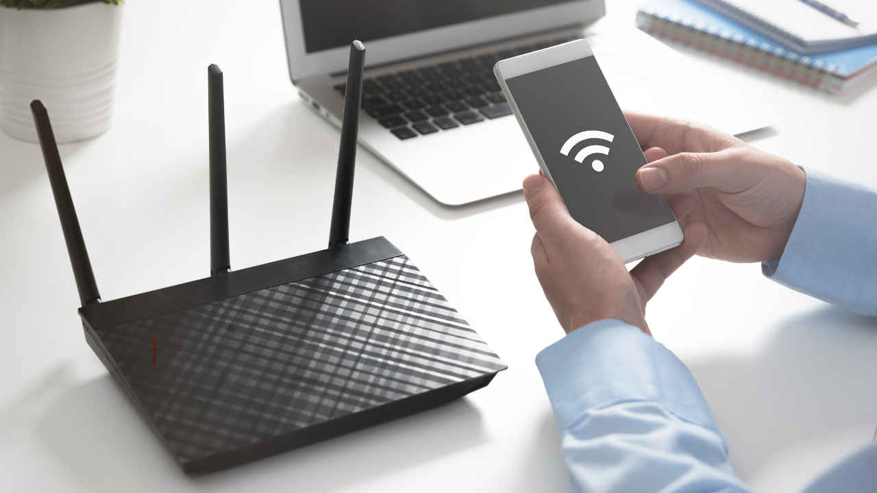 स्लो हो गई है Wi-Fi की स्पीड? आज ही आजमाएं ये 4 ट्रिक्स, बिजली की रफ़्तार में दौड़ने लगेगा इंटरनेट