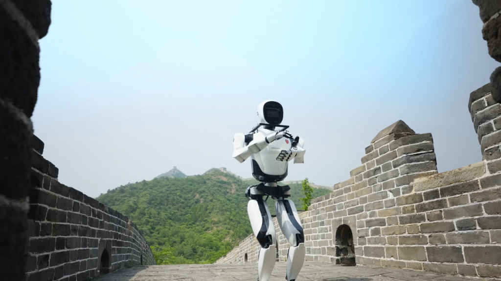 XBot-L: Watch first humanoid robot to climb Great Wall of China