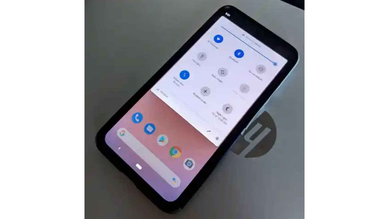 Google Pixel 4 XL live images show pill-shaped punch hole display, slim bezels