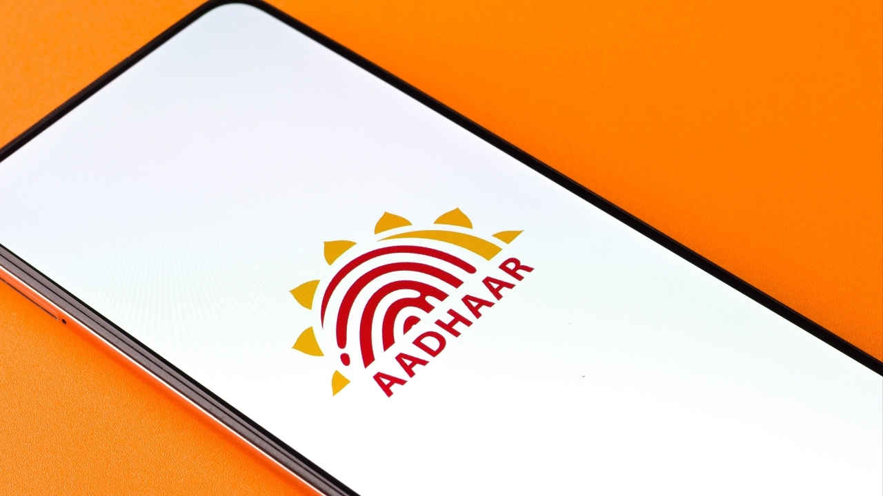 आपके Aadhaar से कौन-सा मोबाइल नंबर है लिंक? आसानी से चलेगा पता, घर बैठे हो जाएगा काम, जान लें दो-दो तरीके