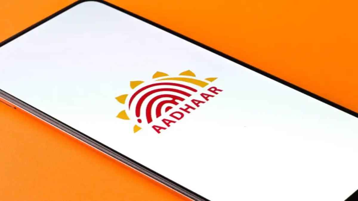 Important Tips: ‘या’ फीचरद्वारे तुमचे Aadhar कार्ड सुरक्षित करा, कुणालाही चुकीचा वापर करता येणार नाही। Tech News 