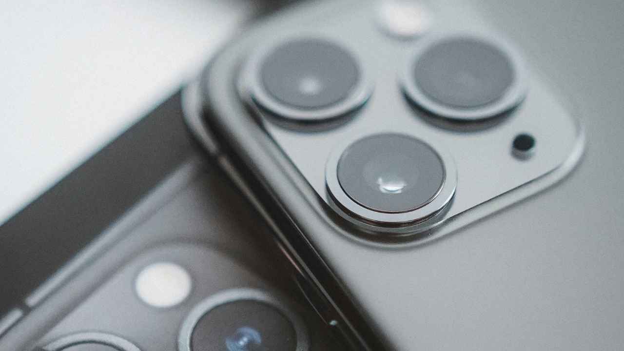 छोड़िए iPhone 17! Apple iPhone 18 को लेकर आ गई बड़ी खुशखबरी, सुनकर झूम उठेंगे फैन्स