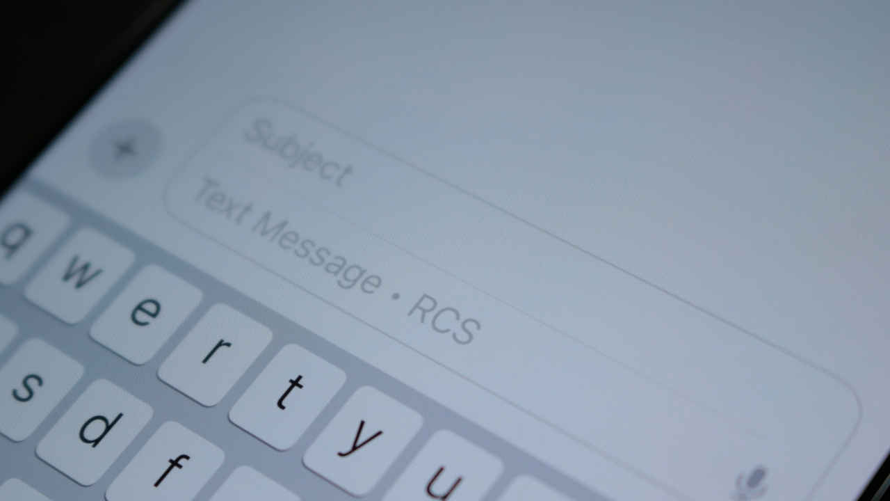 Jio और Apple ने मिलाया हाथ, iPhones के लिए लॉन्च होगी स्पेशल मैसेजिंग सर्विस, जानें क्या होगा बदलाव