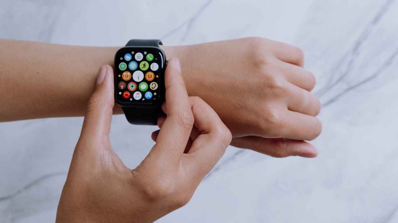 Apple Watch से बची थी Apple के CEO Tim Cook के पिता की जान, ये फीचर आया काम, खुद किया खुलासा