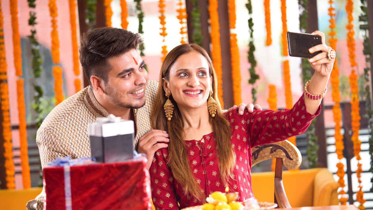 दिवाली 2025: Diwali पर जामफाड़ फोटो क्लिक करेंगे ये मोबाइल, कम प्राइस में मिलता है शानदार कैमरा