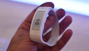 First look: Sony SmartBand Talk and Sony Smartwatch 3