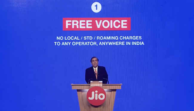 JIO  మనకు 2 వేల  రూపాయలు  సంపాదించుకునే  అవకాశం  కల్పిస్తుంది