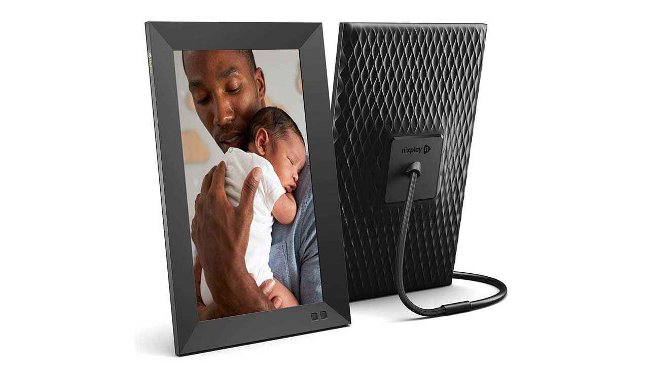 Digital picture frames with smart features