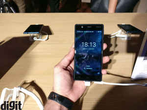 బెస్ట్ ఫీచర్స్ గల 15  స్మార్ట్ ఫోన్స్ డీటైల్స్ .