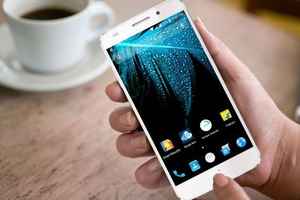 ಭಾರತದಲ್ಲಿ ಕೇವಲ 7000/- ರೂನಲ್ಲಿ ಲಭ್ಯವಿರುವ 14 ಅದ್ದೂರಿ ಸ್ಮಾರ್ಟ್ಫೋನ್ಗಳು!!