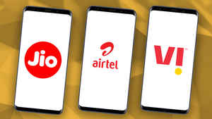 तुमच्या पार्टनरला नवीन फोन गिफ्ट करू इच्छिता? बघा रु. 15 हजारांच्या आत येणारे 5G स्मार्टफोन्स