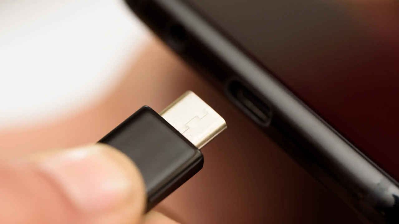 USB Type C: आता एकाच चार्जरने चार्ज होणार फोन, लॅपटॉप, टॅबलेट, वाचा डिटेल्स….