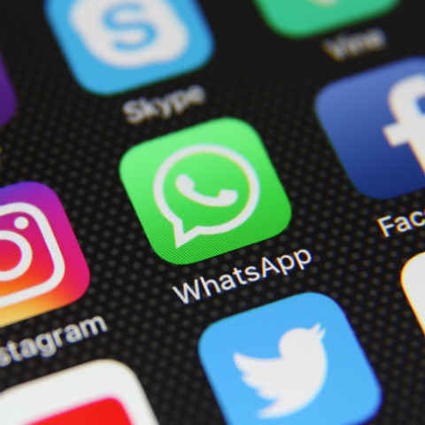WhatsApp,  Instagram और Messenger 9 घंटे बंद रहने के बाद Facebook ने सुलझाई समस्या