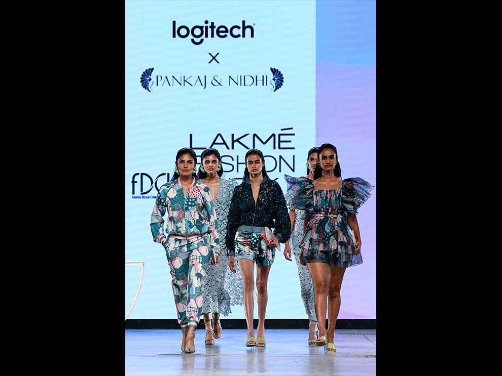 Logitech bekerja sama dengan desainer Pankaj dan Nidhi untuk pekan mode FDCI x Lakmé