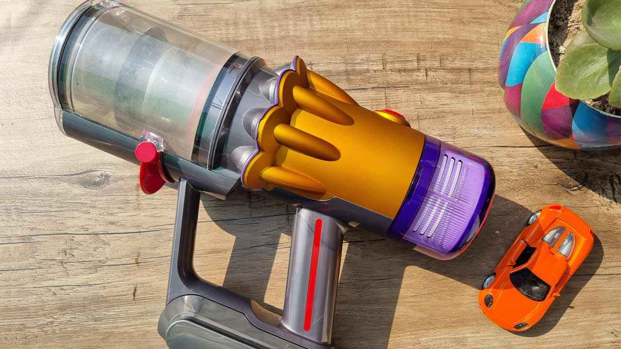 Dyson V12 Detect Slim Vacuum Cleaner Review : Premium, Portable, and Powerful