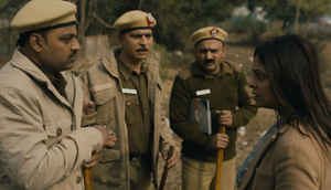 इस वीकेंड घर पर हो रहे हैं बोर तो ज़रूर देखें ये हिन्दी वेब सीरीज़ और फिल्में