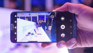 Honor View 10: In Pictures